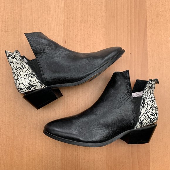 Isabella Anselmi Shoes - isabella anselmi cut out two-toned booties